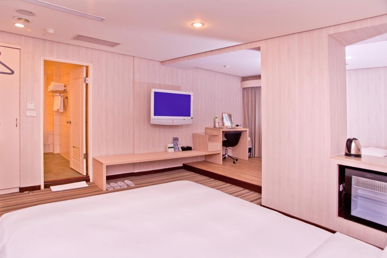 Yomi Hotel - Shuanglian Mrt Тайбэй Экстерьер фото