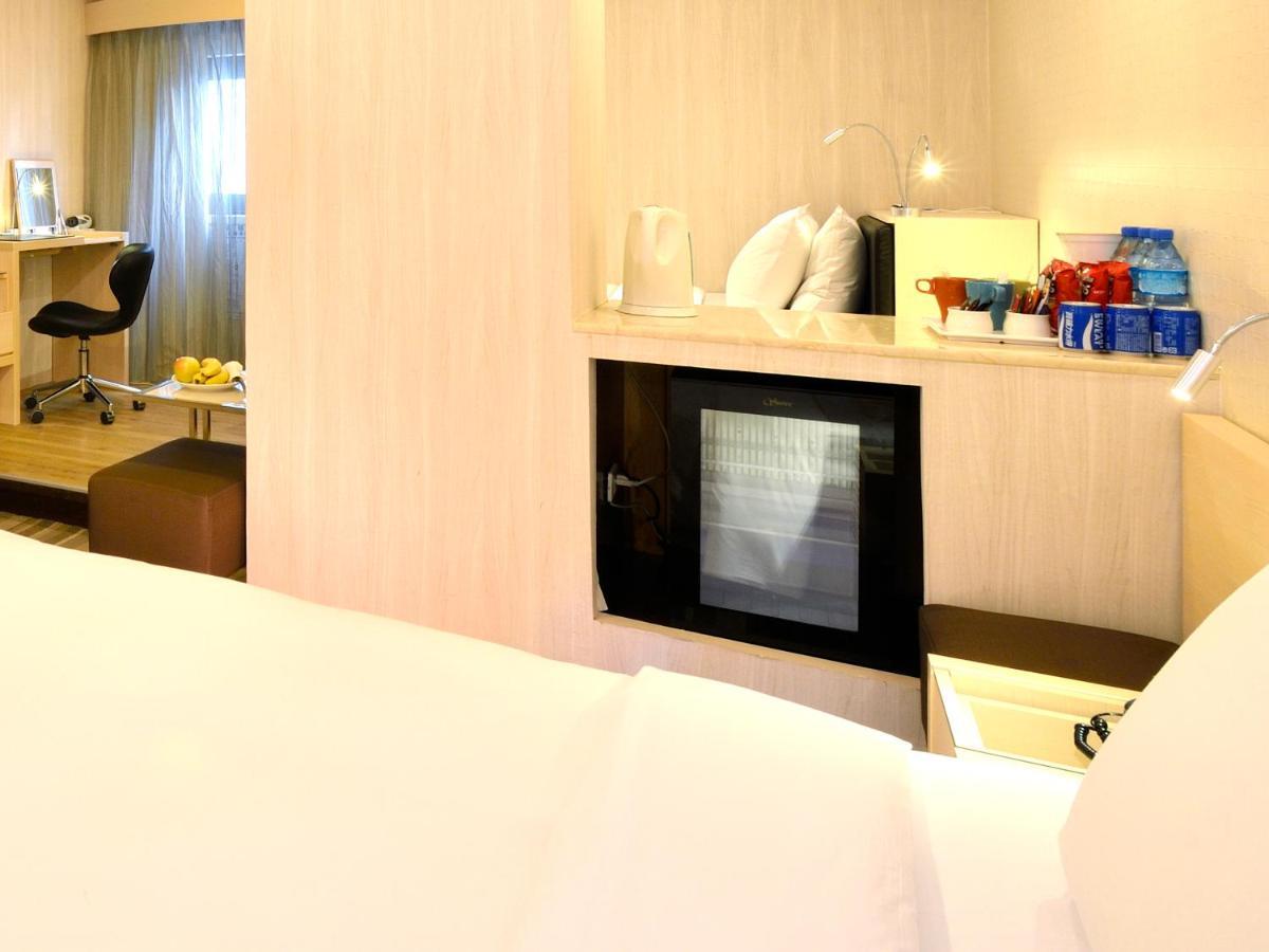 Yomi Hotel - Shuanglian Mrt Тайбэй Экстерьер фото