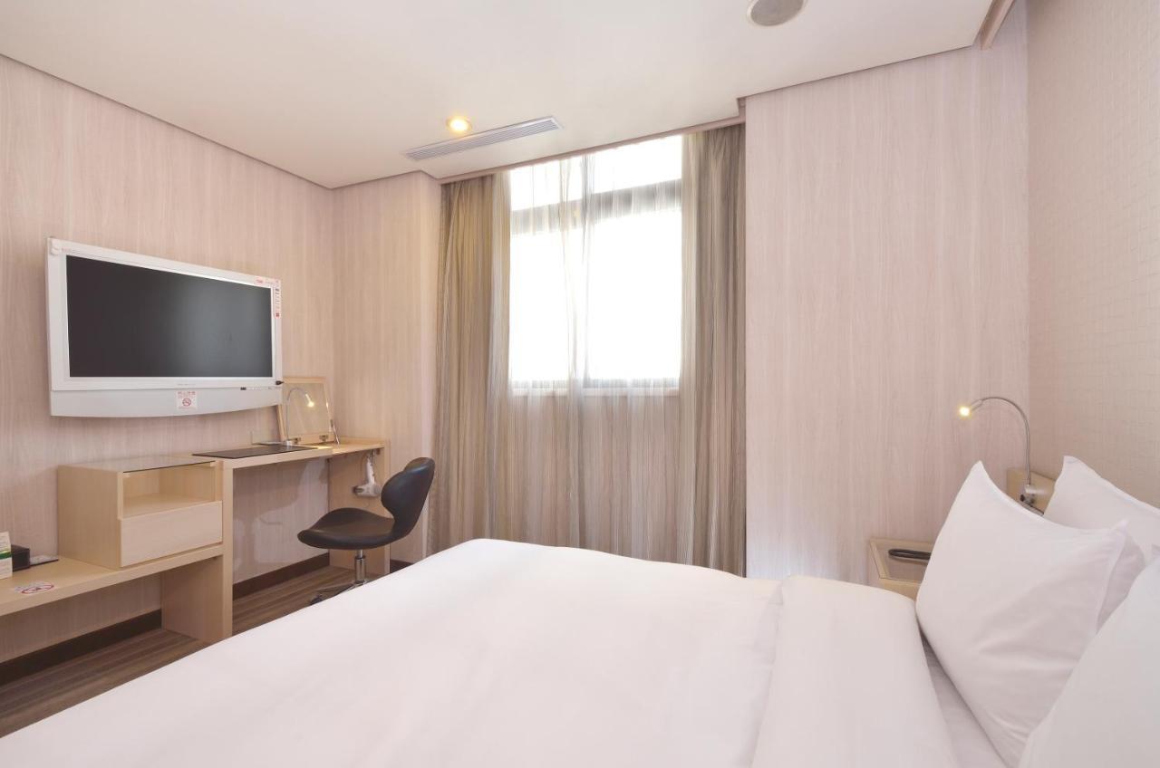 Yomi Hotel - Shuanglian Mrt Тайбэй Экстерьер фото