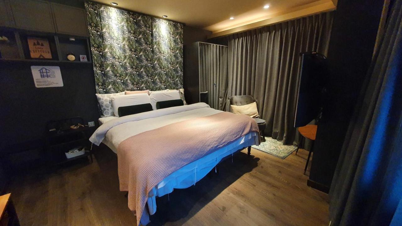 Yomi Hotel - Shuanglian Mrt Тайбэй Экстерьер фото