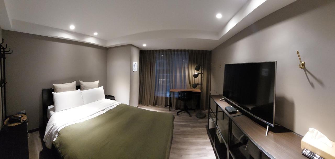Yomi Hotel - Shuanglian Mrt Тайбэй Экстерьер фото