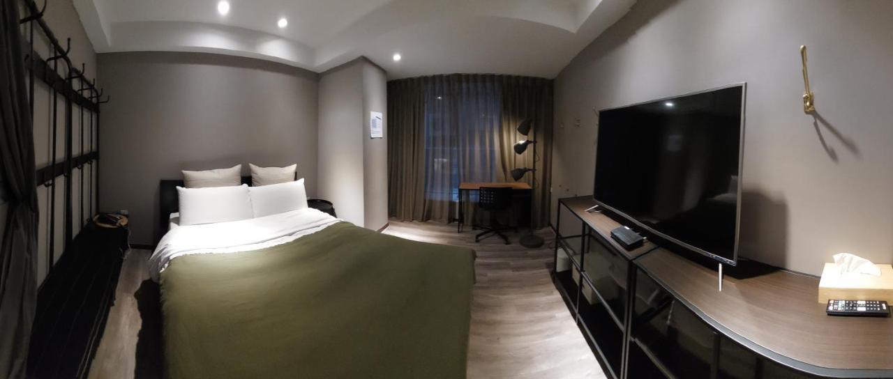 Yomi Hotel - Shuanglian Mrt Тайбэй Экстерьер фото