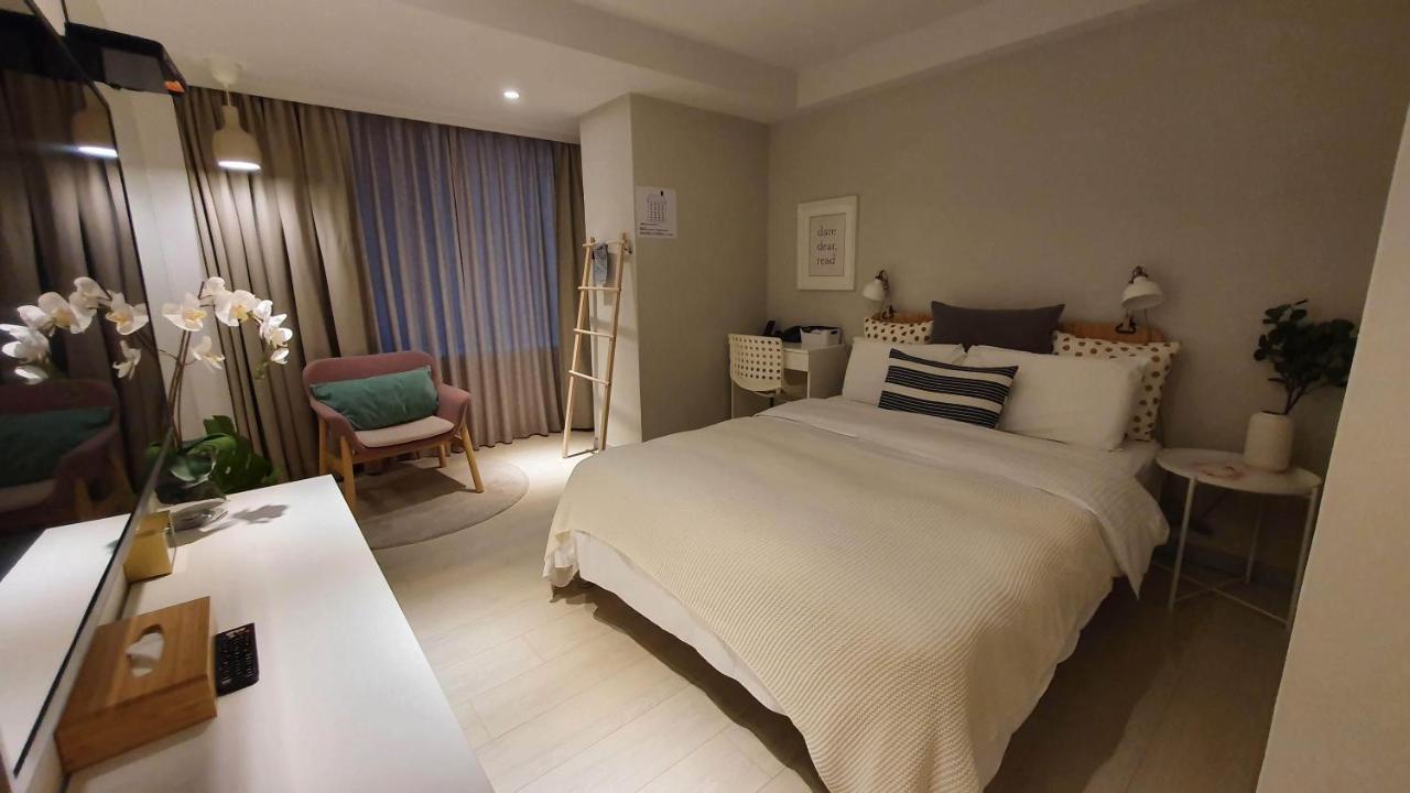 Yomi Hotel - Shuanglian Mrt Тайбэй Экстерьер фото